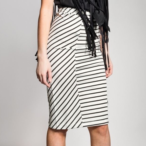 NEW Sexy BB Dakota Black & White Midi Pencil Skirt