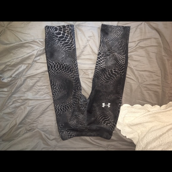 Under armour tights! Size XS YOUTH LARGE