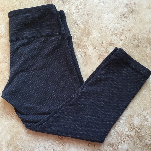 Lululemon Black Pique Wunder Under Crop