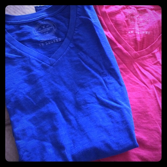 American Eagle V Neck t-shirts