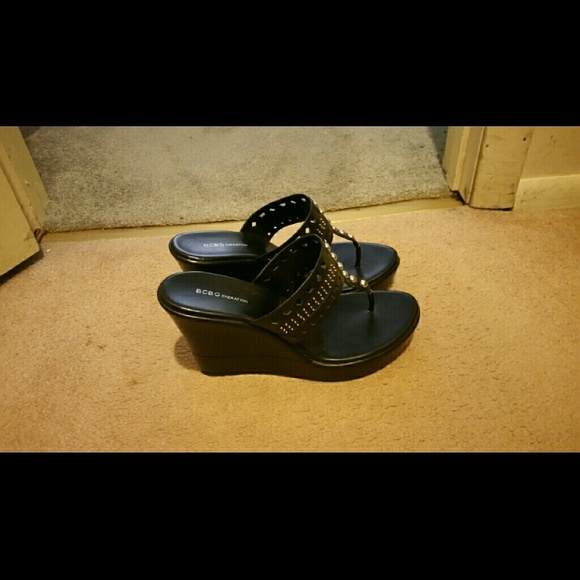 BCBG Wedge