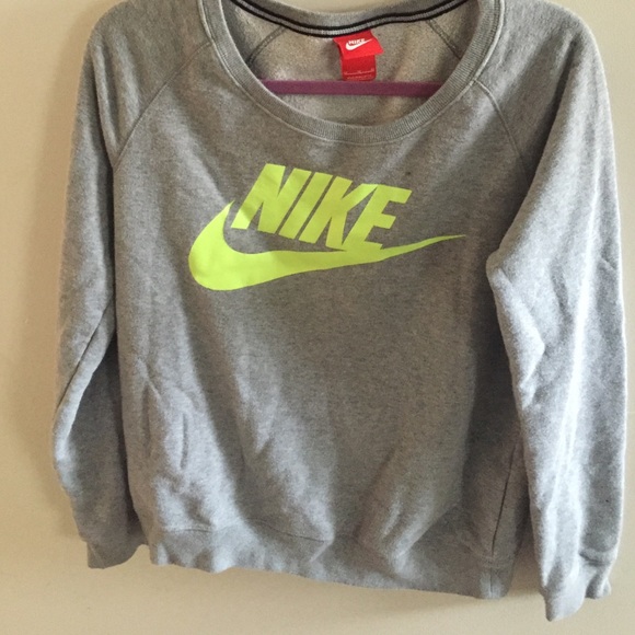 Nike sweatshirt, only wore it a few times..
