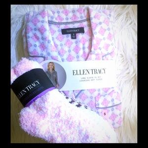 💤Ellen Tracy Pajamas PJ's w/ FREE cozy socks💤