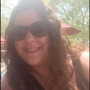 Meet your Posher, Hallie