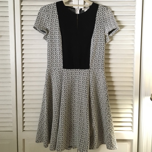 ◾️▫️ Black and White Pleated Dress