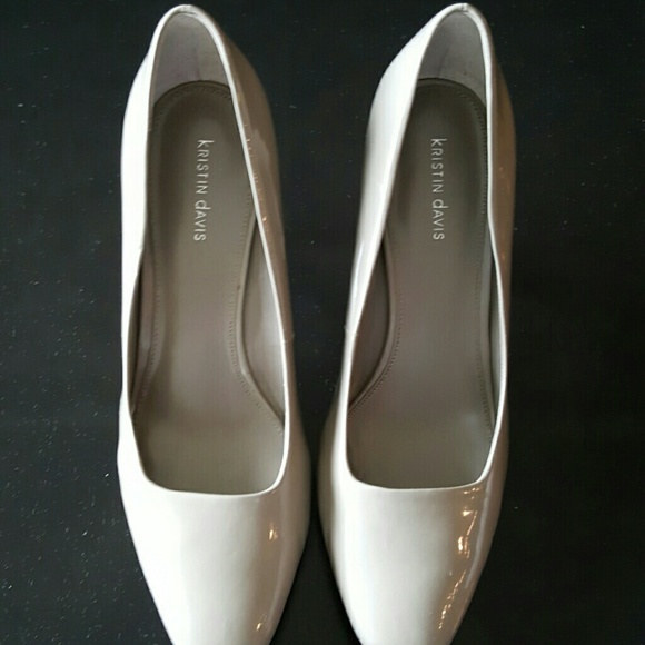Like NEW Grey Patent Pumps