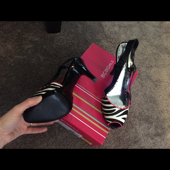 BCBG peep toe heels - Picture 3 of 3
