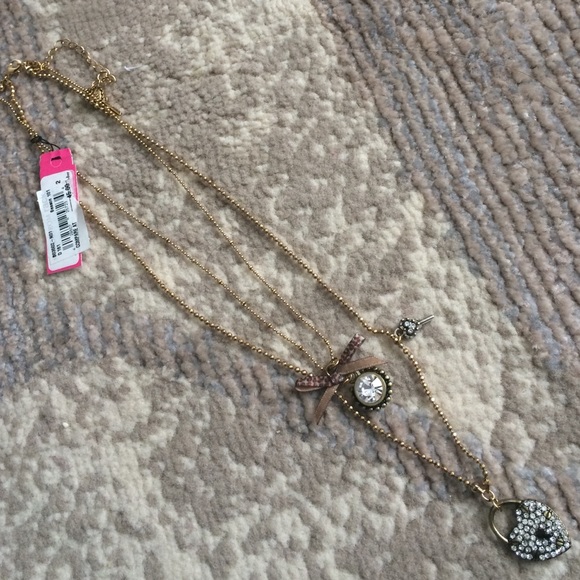 🎀SALE🎀 NWT Betsey Johnson necklace - Picture 2 of 2