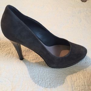 Olive green suede Nine West dress shoes