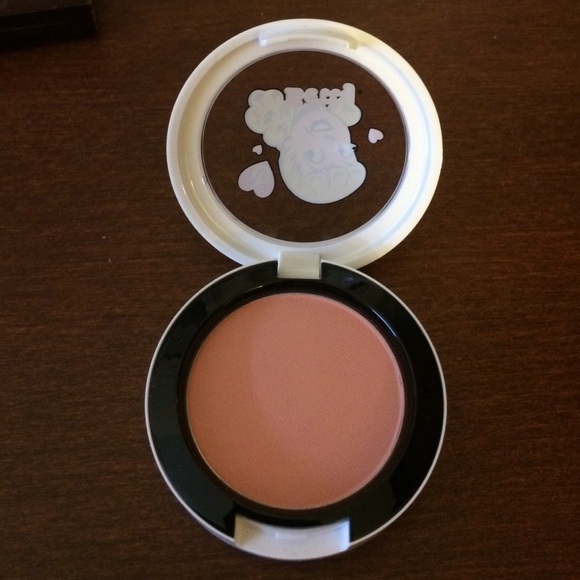 MAC Archies Girls Powder Blush in Cream Soda - Picture 2 of 4
