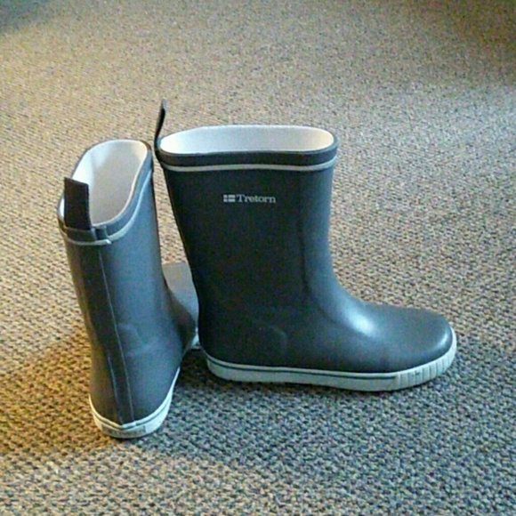 Tretorn rain boots super cute!