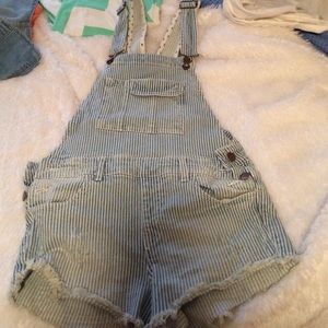 Overall shorts
