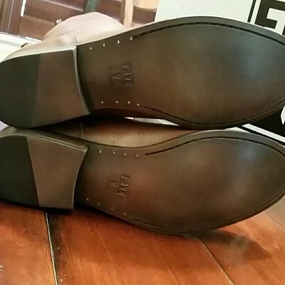 SOLD!! 🚫🚫🚫 Frye Melissa Button Zip Riding Boots - Picture 4 of 4