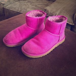 Magenta short Ugg boots