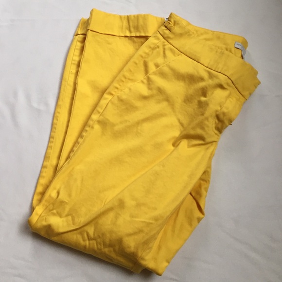 Yellow cuffed capris.