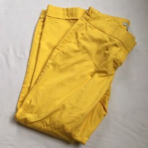 Yellow cuffed capris.