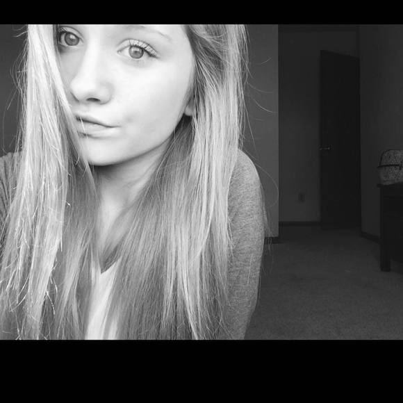 Meet your Posher, Brielle - Picture 1 of 1