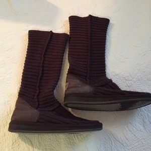 Brown sketcher sweater boots