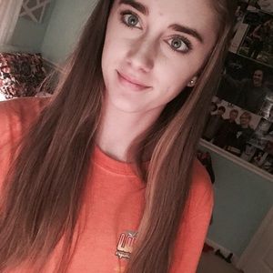 Meet your Posher, Caitlyn