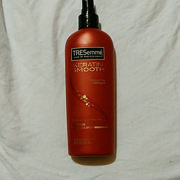 Keratin Smooth Flat Iron Smoothing Spray - Picture 1 of 3