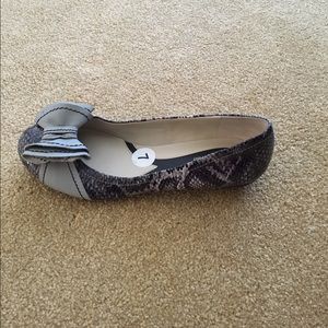 Snake skin print flats with bow!