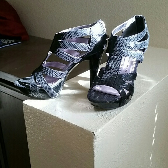 Cute black heels - Picture 1 of 4