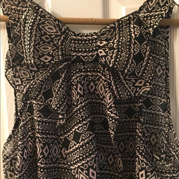 💥💥SOLD IN A BUNDLE💥💥      Beautiful Bow Blouse