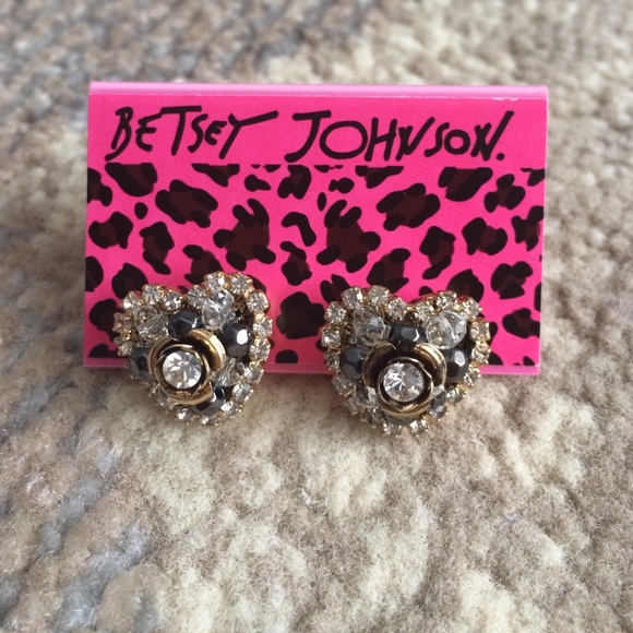 NWT Betsey Johnson heart earrings