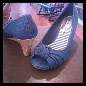 Chic Low denim open toed wedges