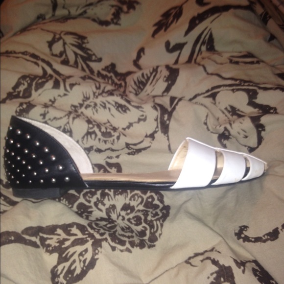 Jessica Simpson Black and White Studded Flats - Picture 2 of 4