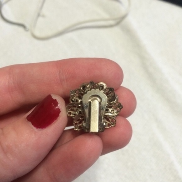 5/$25 | VINTAGE Green Clip-On Earrings - Picture 4 of 4