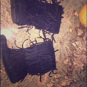 Black Minnetonka Moccasin boot