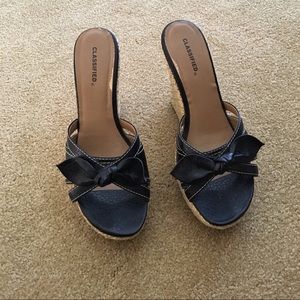 Black and woven wedge size 7