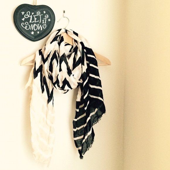 World Market Scarf Set - Black Pashmina & Chevron