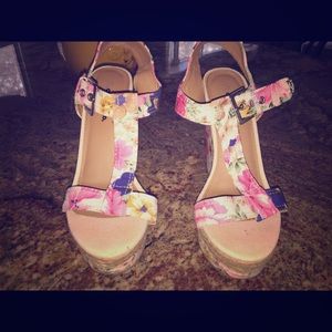 Floral wedges