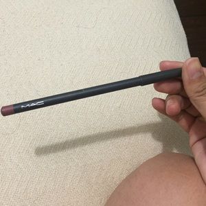 Mac Whirl lip pencil