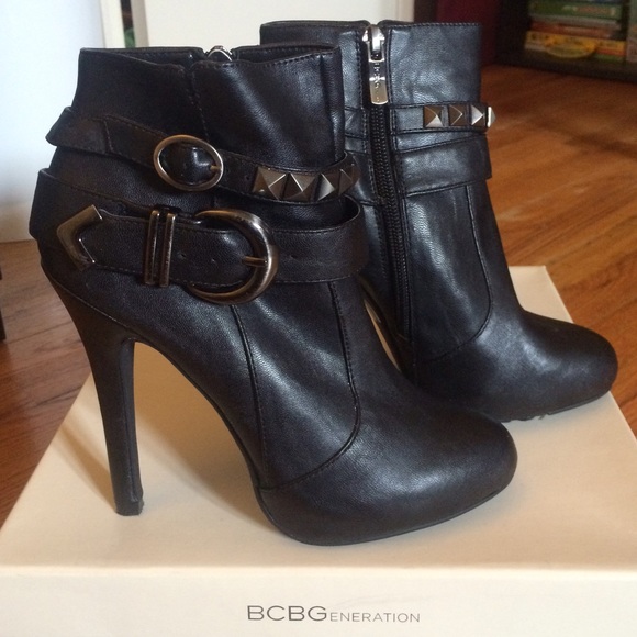 BCBG Camina2 Booties Sz 5