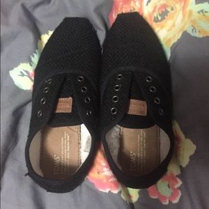 Blacks TOMS size 8