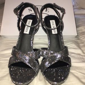 NWT- Steve Madden Dymongdl Gunmetal Heels