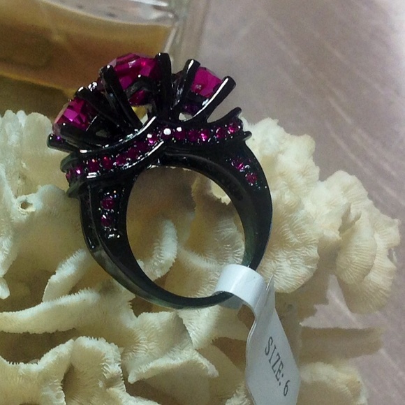 💜Gorgeous 18K Black Gold Rose Red Lady Ring - Picture 3 of 4