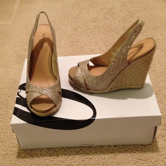 Gold sparkles wedge sandals.