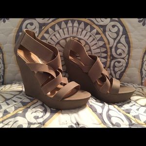 CHINESE LAUNDRY Moonlight wedges