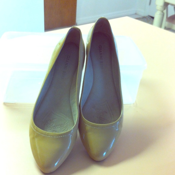 Gianni Bini Beige Flats