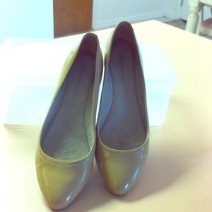 Gianni Bini Beige Flats