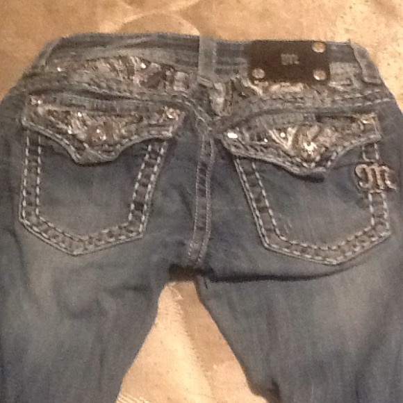 Only flaw is one button is missing - Picture 1 of 4