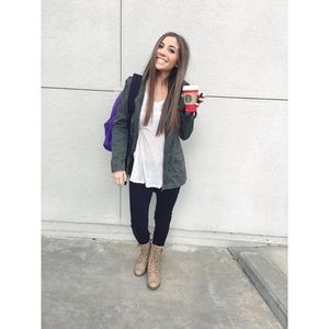 Meet your Posher, Carly