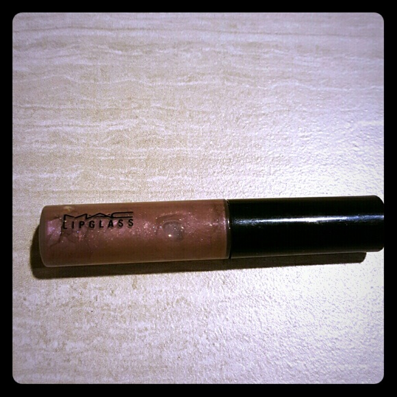 LE MAC Lipglass Utterly Discrete