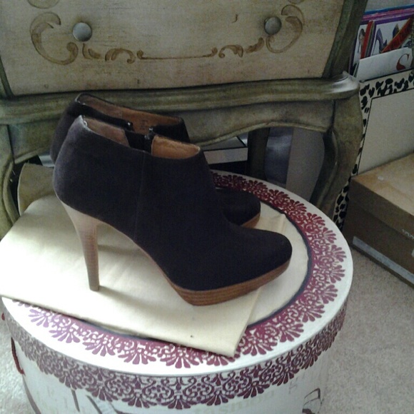 Steven Madden Collection - Picture 2 of 4