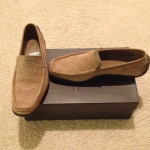 Suede GUCCI Antigua "GG" loafers.