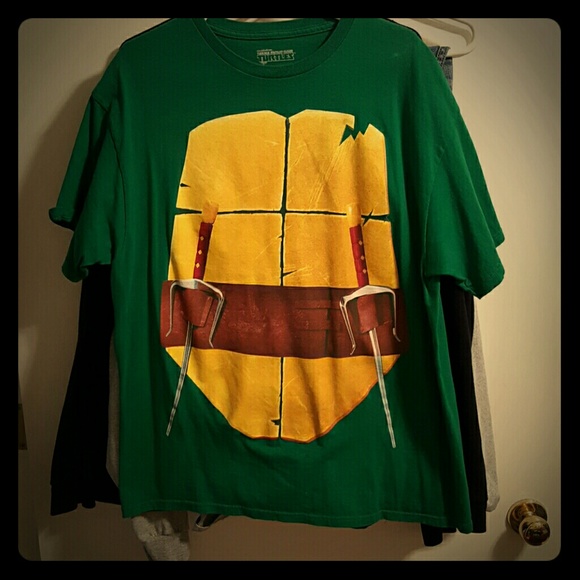Green graphic Tee